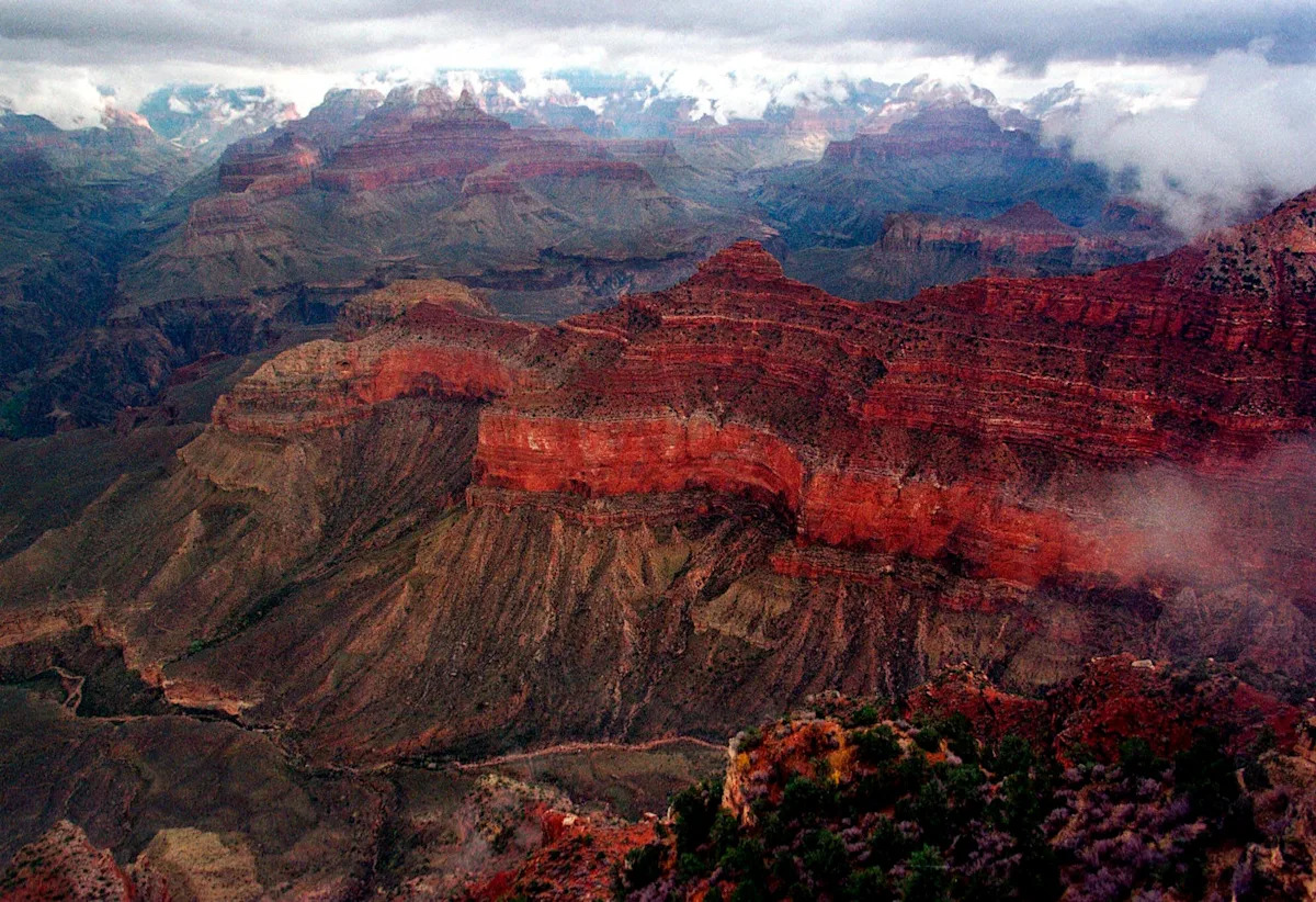 3 caminhantes morrem de suspeita de doença relacionada ao calor durante o aumento das temperaturas no Grand Canyon