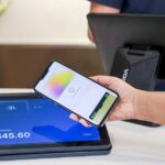 A Apple pode ter que permitir pagamentos de aplicativos de terceiros e rivais do Apple Pay no Reino Unido | A foto mostra uma transação do Apple Pay