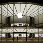 A Apple reverterá os aumentos de preços quando a escassez de memória diminuir? | A foto mostra a Apple Store em Nanjing