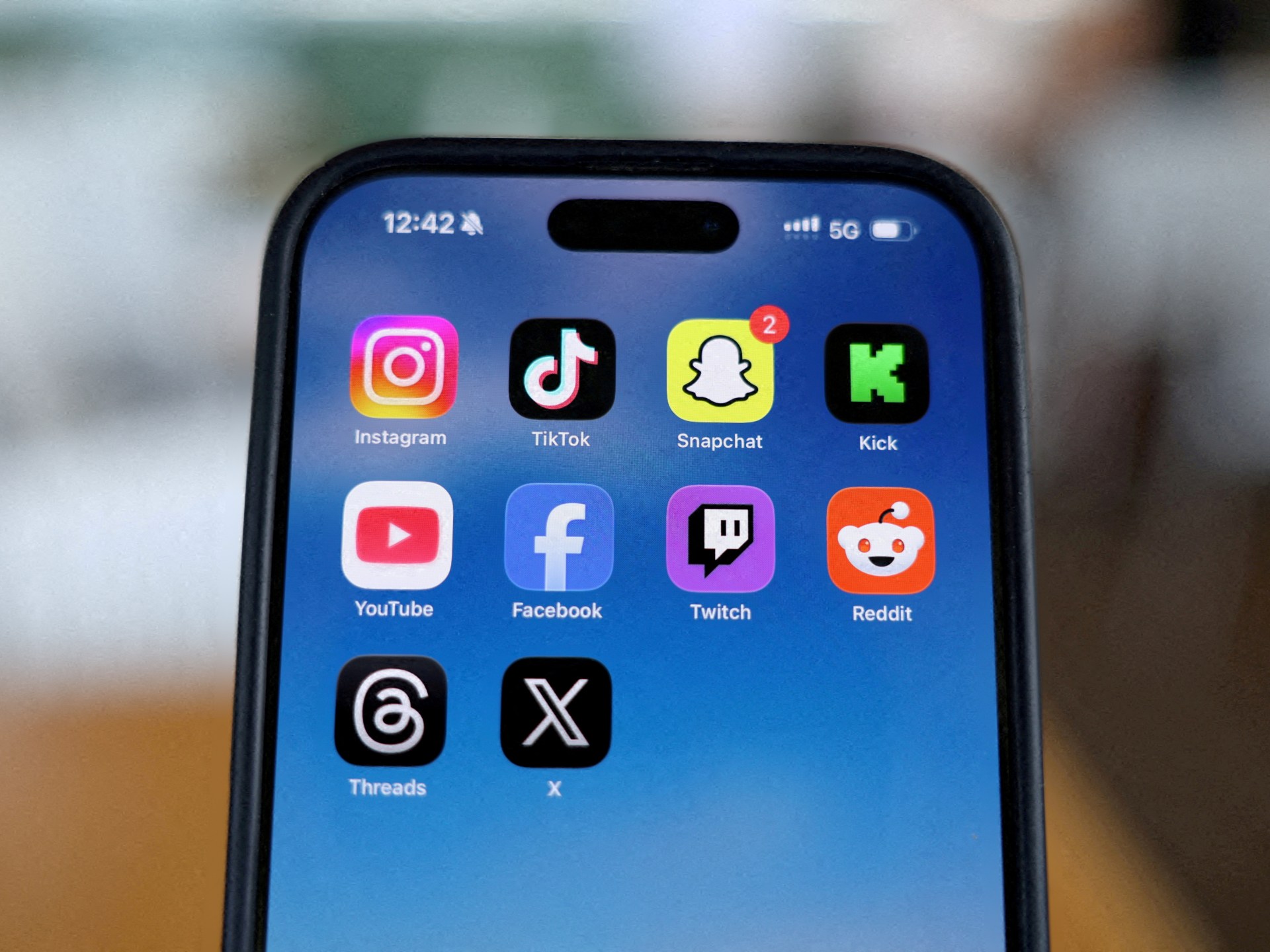 A Austrália aplica multas duplas à Big Tech, já que as crianças contornam a proibição das redes sociais