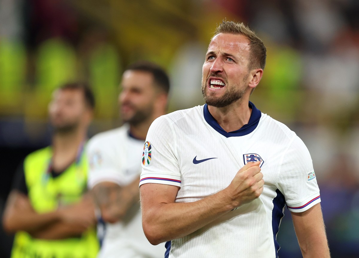 Croatia's forward Mario Mandzukic (R) celebrates with teammates after scoring his team's second goal during the Russia 2018 World Cup semi-final football match between Croatia and England at the Luzhniki Stadium in Moscow on July 11, 2018. (Photo by Yuri CORTEZ / AFP via Getty Images)