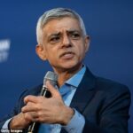 A potencial grande escalada do policiamento do Met em casos históricos de gangues de aliciamento ocorre apesar de Sir Sadiq Khan ter afirmado anteriormente que não havia “nenhuma indicação” de gangues de aliciamento operando na capital.