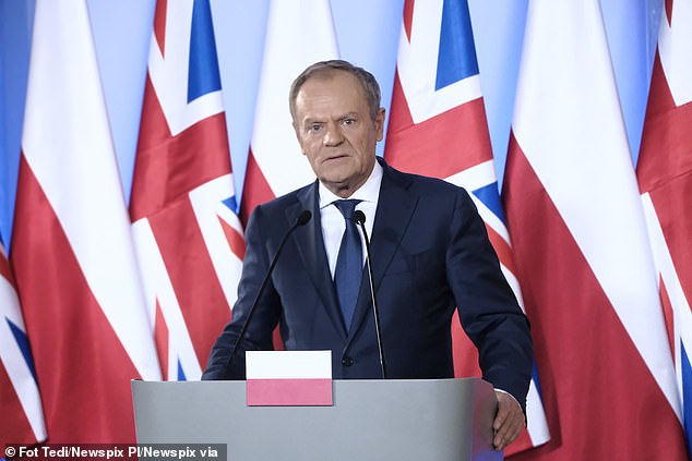 A Polónia incentivou os seus cidadãos que vivem no Reino Unido a lucrar com o sistema de segurança social britânico antes de regressarem ao seu país. Na foto: o primeiro-ministro polonês Donald Tusk em 2024