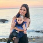 Andrea (foto), esposa do jogador de futebol Héctor Bello, morreu salvando a vida de sua filha durante os terremotos de magnitude 7,2 e 7,5 que atingiram a Venezuela na quarta-feira.