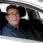 Aliados de Andy Burnham agora o pressionam a abandonar a promessa de não aumentar o imposto de renda, o Seguro Nacional ou o IVA