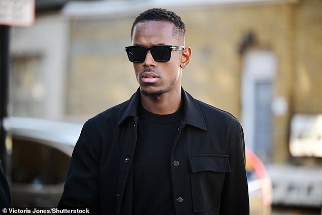 A estrela de Top Boy, Micheal Ward, é acusado de estuprar e agredir sexualmente uma mulher. Ele nega todas as acusações (foto em uma audiência anterior em agosto de 2025)