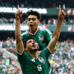 Raul Jiménez marcou o emocionante segundo gol do México na vitória por 2 a 0 sobre a África do Sul na partida de abertura da Copa do Mundo.