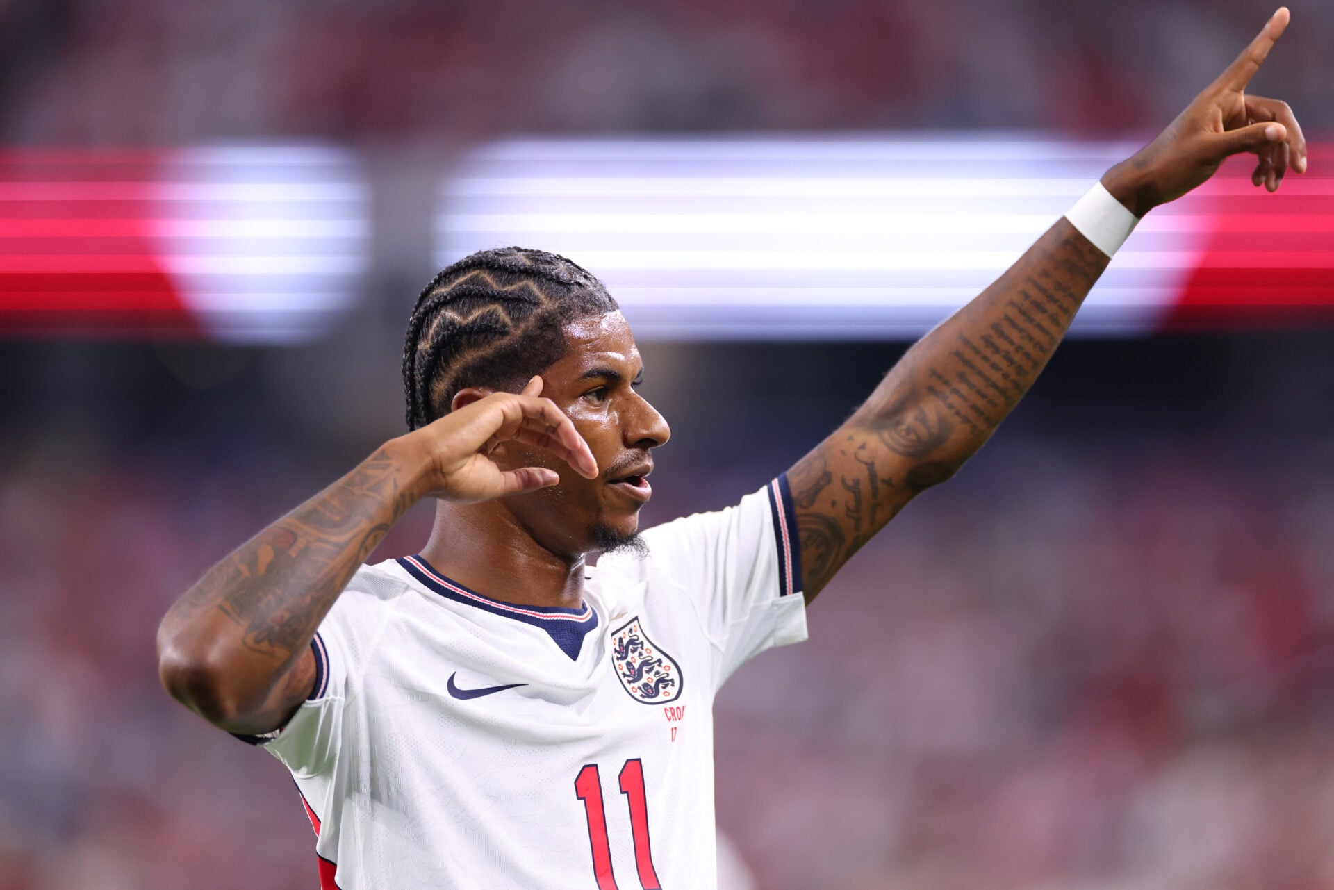 A imprensa nacional avalia a exibição de gols de Marcus Rashford pela Inglaterra, qualidade de 'elite' elogiada