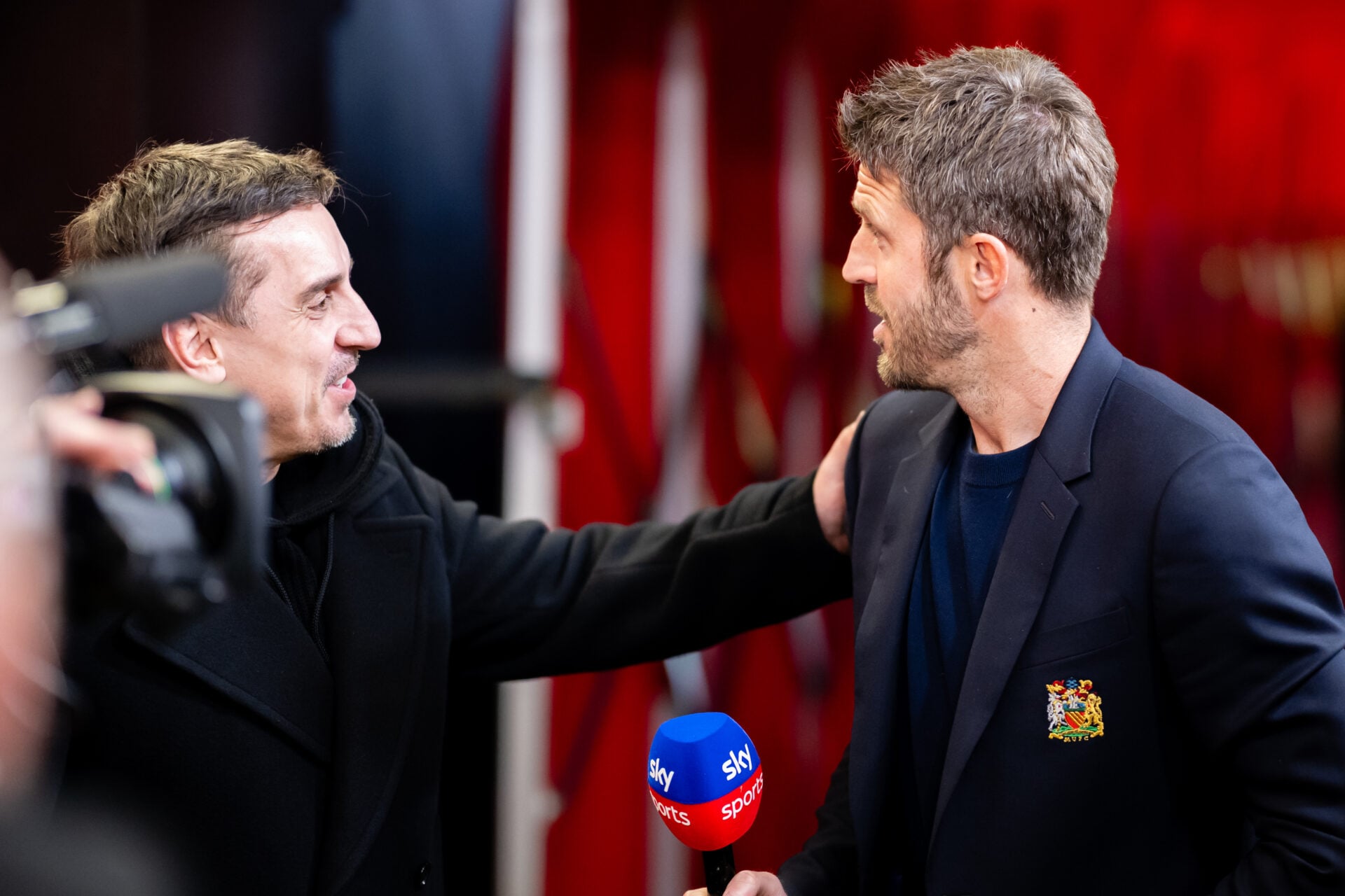 A maior implicância dos fãs do Man Utd em relação a Gary Neville foi finalmente abordada e a resposta não é 'preto no branco' - opinião
