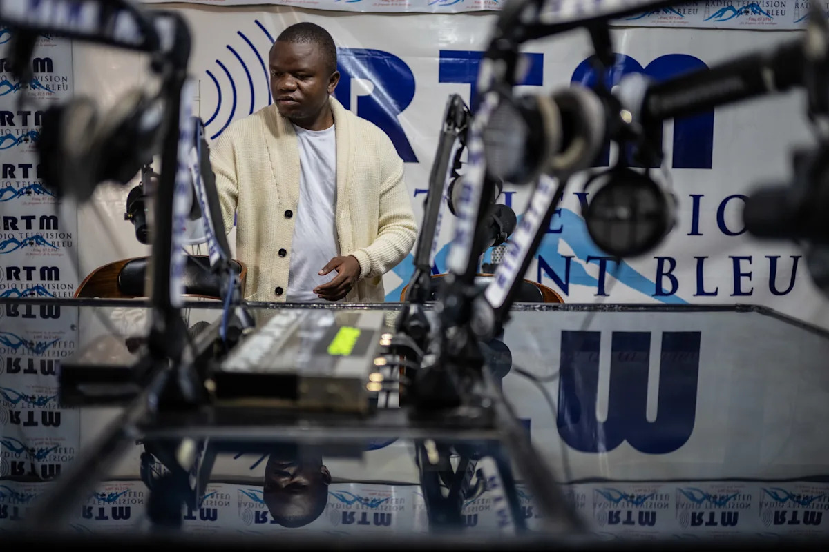 À medida que o Ébola se espalha no Congo, uma estação de rádio tenta impedir a desinformação sobre saúde