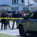 A polícia investiga depois que seis pessoas foram mortas em vários tiroteios em Muscatine, Iowa, na segunda-feira. -WQAD