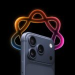 A privacidade ainda pode ser o salvador da Apple quando se trata de recursos de IA atrasados A imagem mostra um iPhone com o logotipo da Apple Intelligence atrás dele