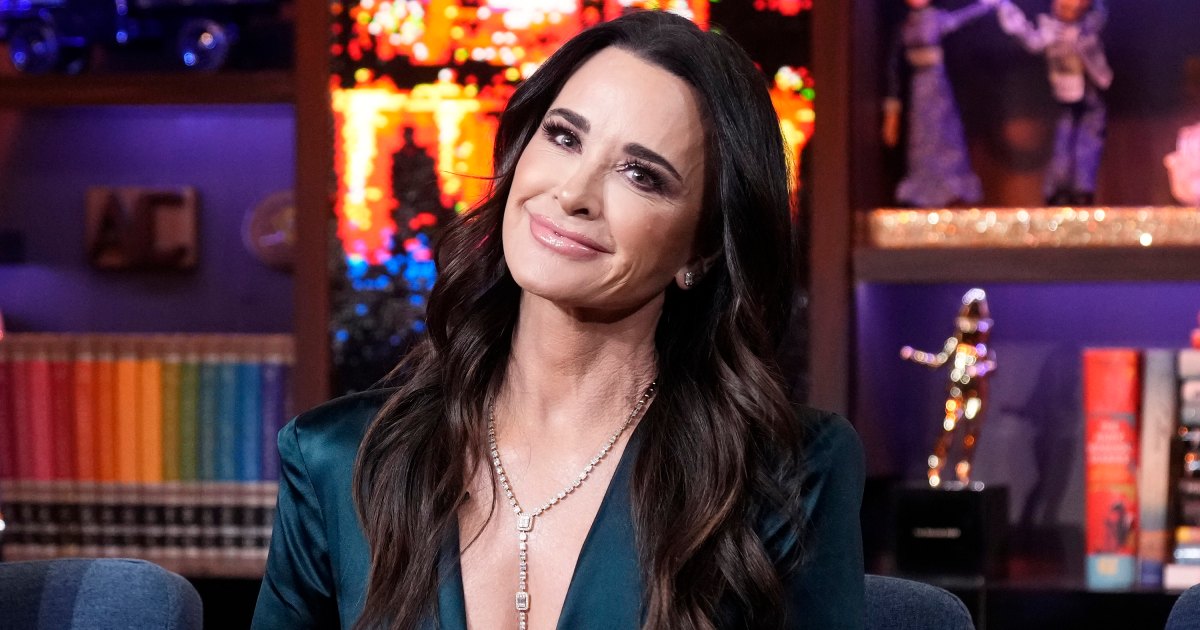 NOVA IORQUE, NY - 11 DE MAIO: Kyle Richards é visto chegando ao NBC Upfront no Radio City Music Hall em 11 de maio de 2026 na cidade de Nova York. (Foto de Jose Perez/Bauer-Griffin/GC Images)