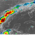 A tempestade tropical Arthur poderá em breve se formar no Golfo. Ver rastreador