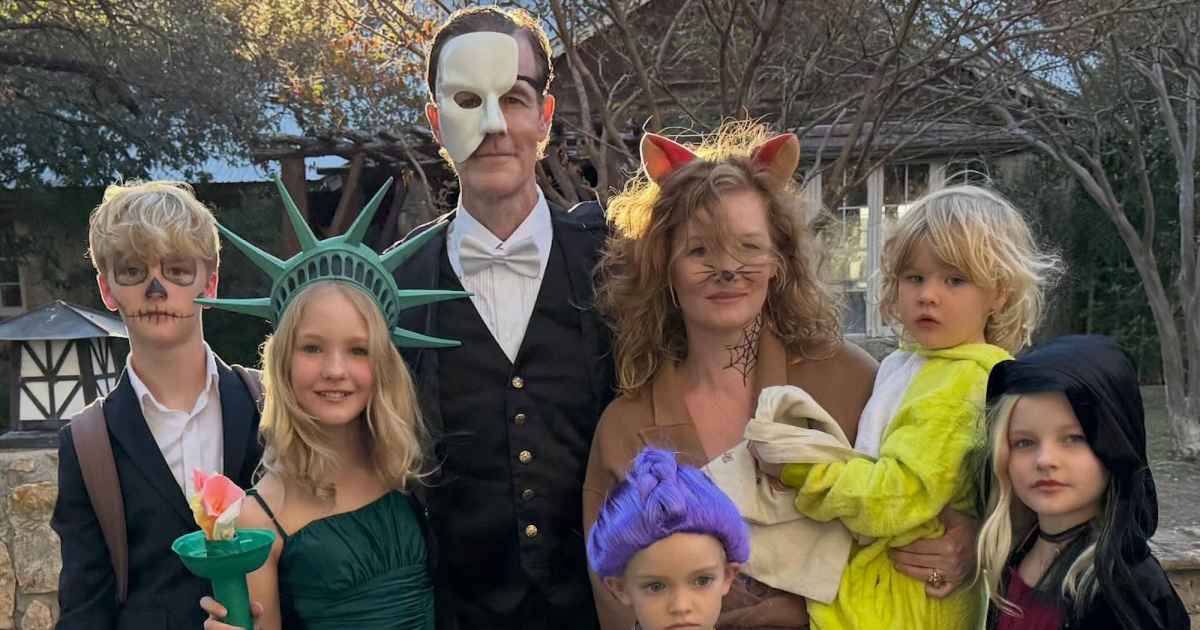 A esposa de James Van Der Beek, Kimberly, compartilha uma mensagem emocional 3 meses após sua morte, eu o sinto