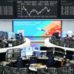 Ações sobem em trimestre estelar; dólar atinge ouro e iene