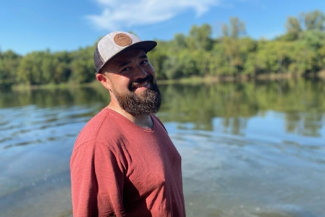 Acusação de assassinato foi retirada do candidato ao xerife do Arkansas que matou o suposto agressor da filha