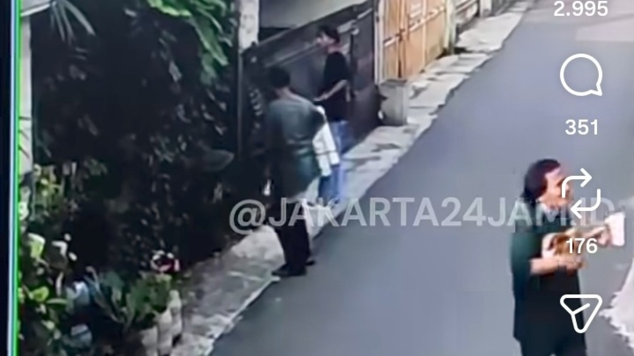 Aksi Pengamen di Bekasi Bikin Geger, Pagar Rumah Warga Dibakar Buntut Kesal Tak Dikasih Uang