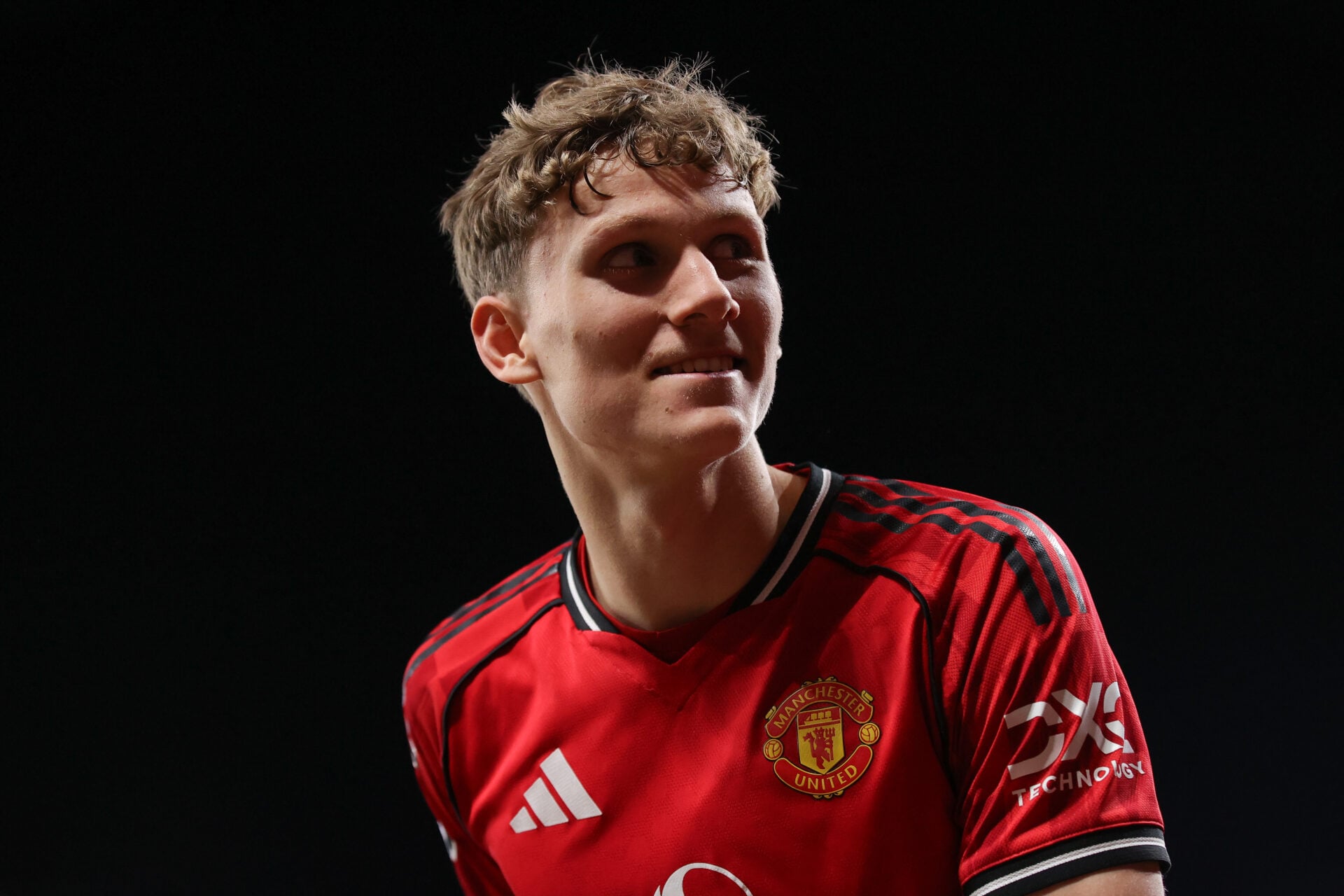 Albert Mills e Yuel Helafu estrelam os sub-18 da Inglaterra ao lado do alvo de transferência do Man Utd