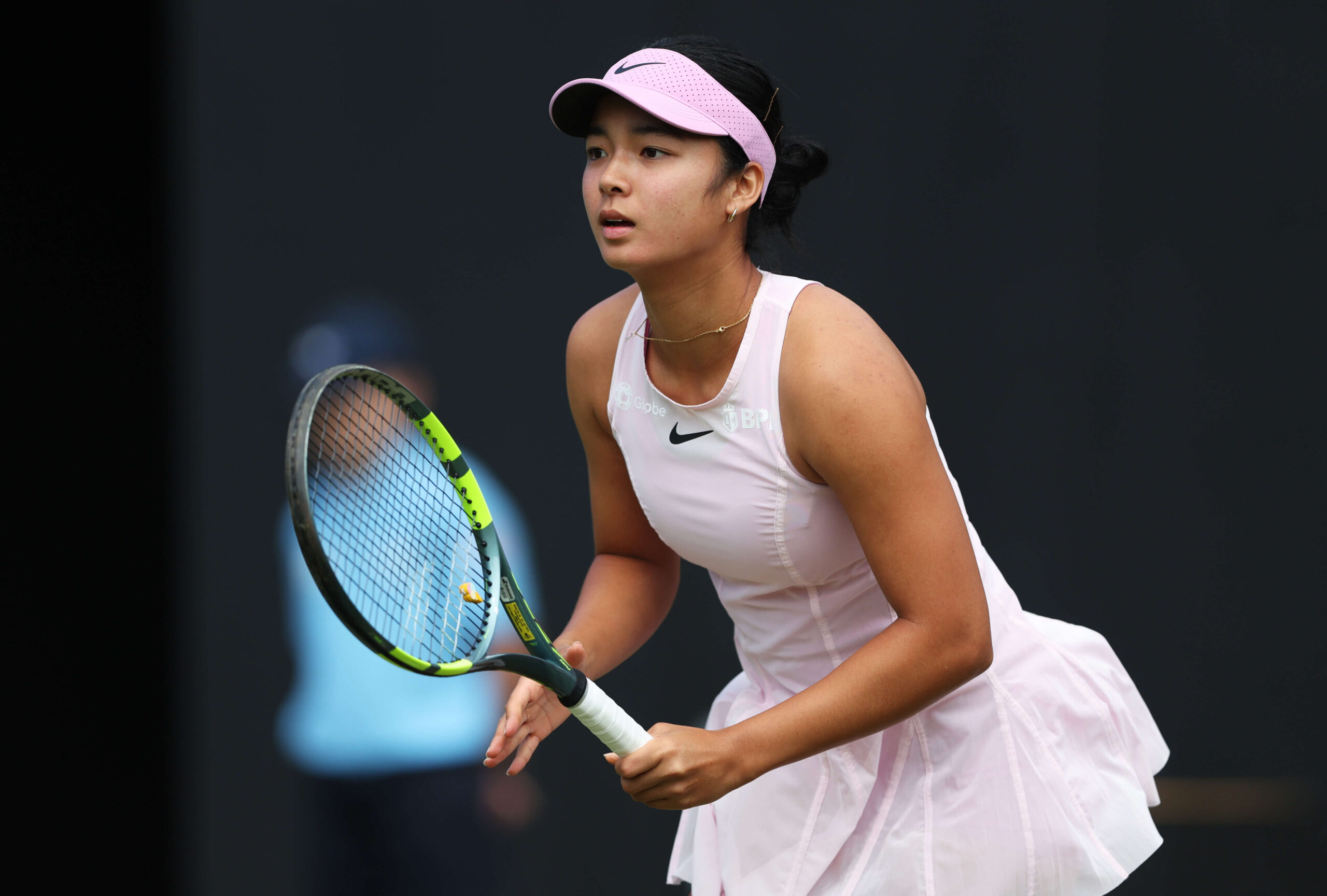 Alex Eala em ação durante o WTA 125 Birmingham Open. Alexandre eal