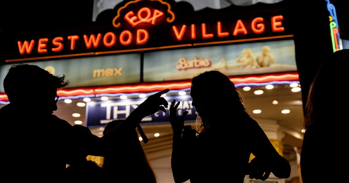 Alunos da UCLA esperançosos com o renascimento do icônico teatro de Westwood Village