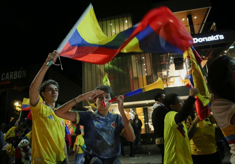 Análise-A vitória de De La Espriella na Colômbia cimenta a mudança para a direita da América Latina