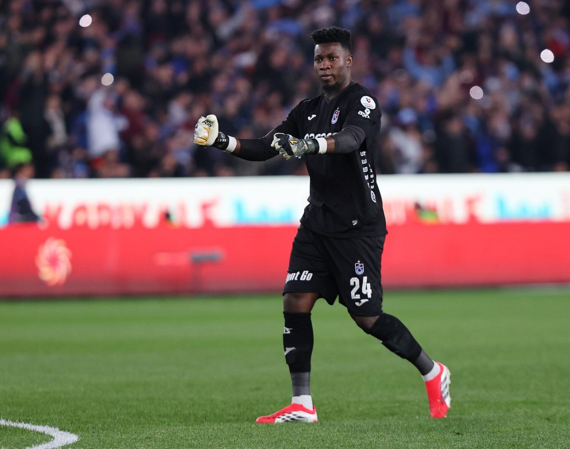 Andre Onana acaba de receber um aviso brutal sobre sua atual situação profissional