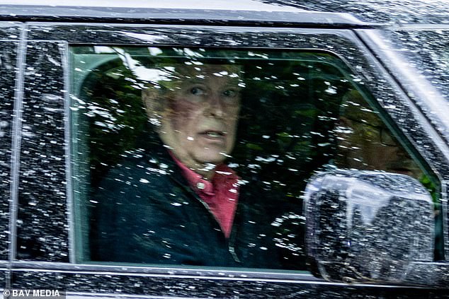 Andrew Mountbatten-Windsor foi flagrado com um enorme hematoma misterioso no rosto perto de sua casa em Sandringham