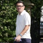 Andy Burnham está a considerar um aumento de impostos sobre a venda de ações e segundas residências como parte de uma nova agenda económica radical, surgiu
