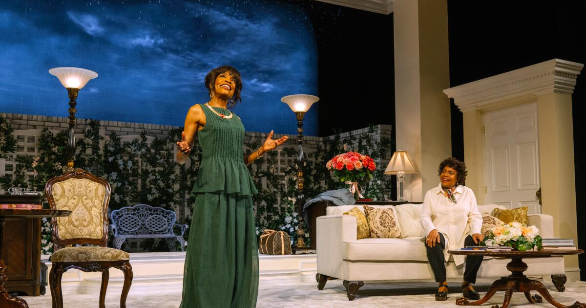 'Angry, Raucous, and Shamelessly Gorgeous' faz jus ao título, mas a trama é complicada