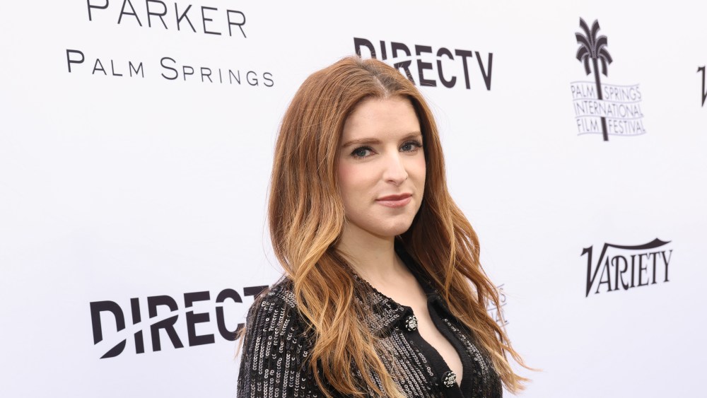 Anna Kendrick dirigirá 'Sete Maridos de Evelyn Hugo' após a saída do segundo cineasta da adaptação do filme Netflix