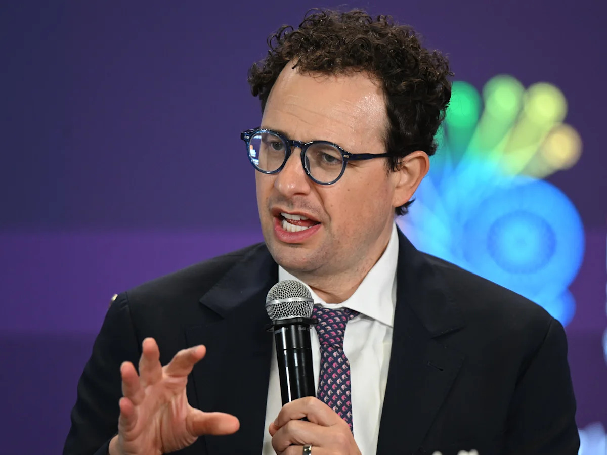 Anthropic diz que os laboratórios de IA de fronteira podem precisar desacelerar para que a sociedade possa se atualizar