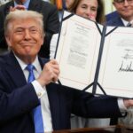 Após impasse democrata, Trump assina projeto de lei de imigração de US$ 70 bilhões