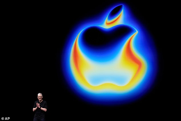 Revidando: a Apple respondeu, dizendo que tem o direito de manter informações comercialmente confidenciais fora do domínio público por motivos legais