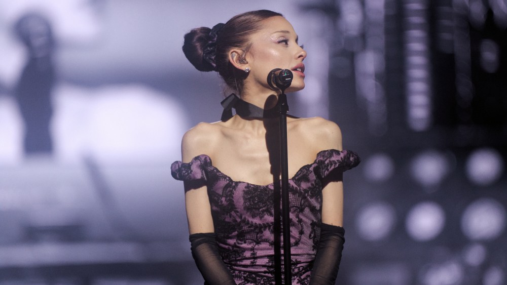 Ariana Grande faz seu público desejar que 'Sunshine' realmente fosse eterno na abertura da turnê Bravura Oakland: crítica do concerto