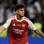 Arsenal contrata Hincapie permanentemente após temporada emprestado pelo Leverkusen