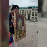 Artista russo e crítico declarado de Putin morto a tiros dias após protesto