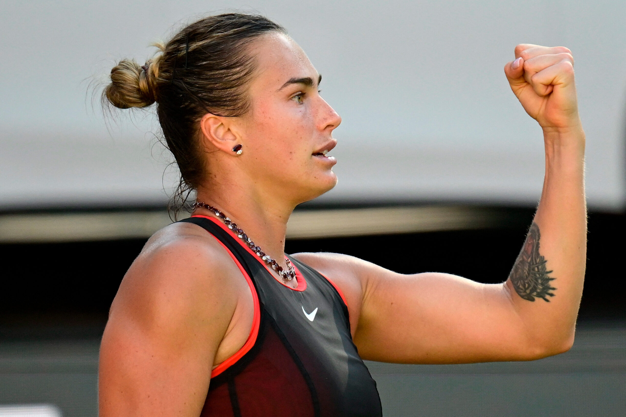 Aryna Sabalenka, da Bielo-Rússia, reage após vencer a partida de simples das quartas de final contra o tcheco Nikola Bartunkova no torneio WTA500 Berlin Tennis Open, em Berlim, em 19 de junho de 2026.