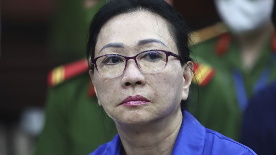 Uma bolsa Birkin que pertenceu a Truong My Lan, que foi vendida em leilão. - Centro de serviços de leilão de ativos da cidade de Ho Chi Minh