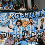 As façanhas de Maradona e Messi na Copa do Mundo deixam os torcedores argentinos em êxtase