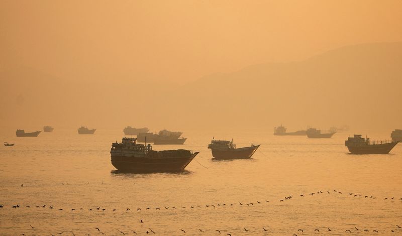 As refinarias asiáticas veem pouco espaço para o petróleo iraniano, deixando a China como principal comprador após a renúncia dos EUA