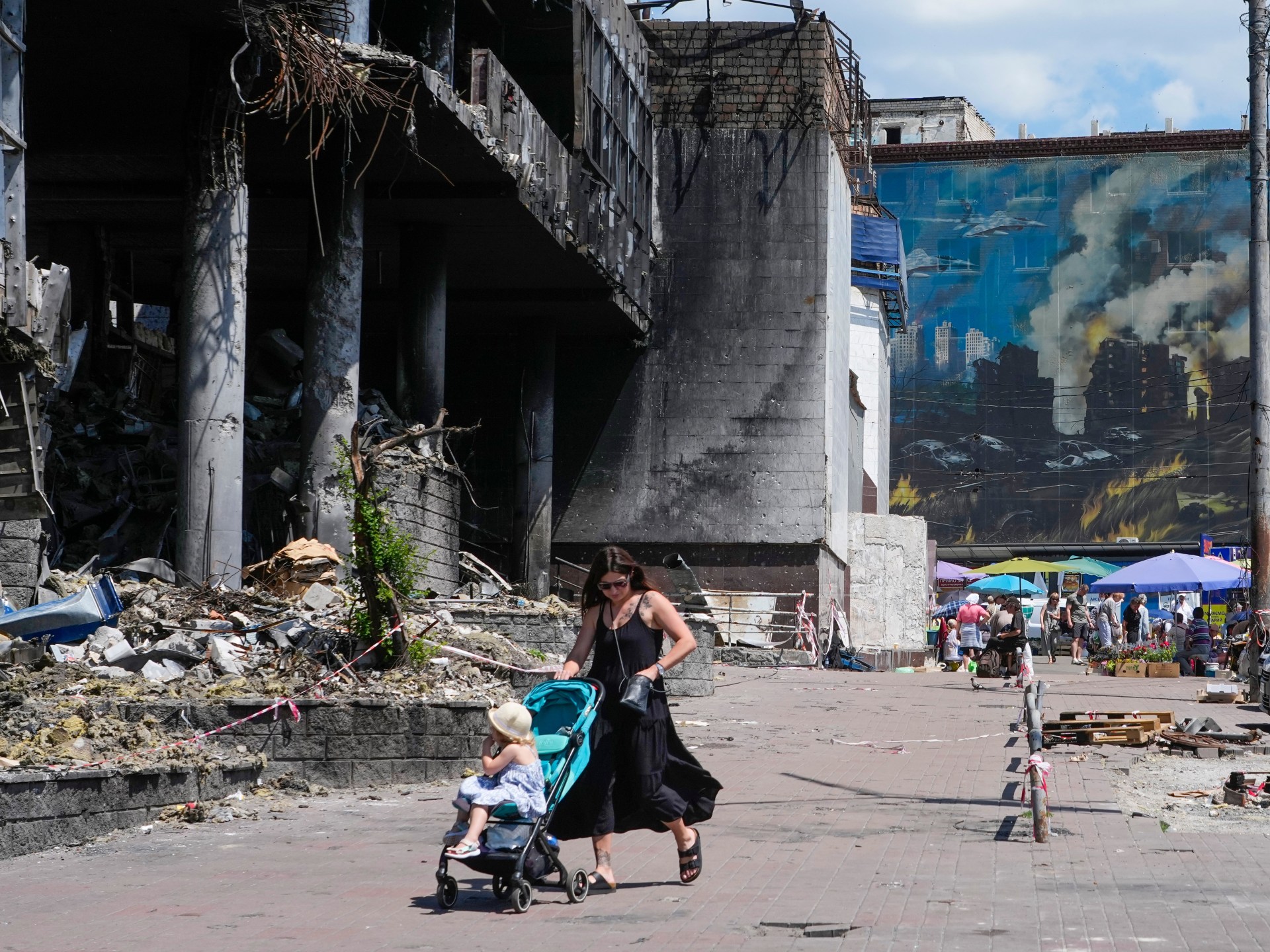 Ataque com mísseis mata três na Ucrânia enquanto a Rússia sente a pressão econômica da guerra