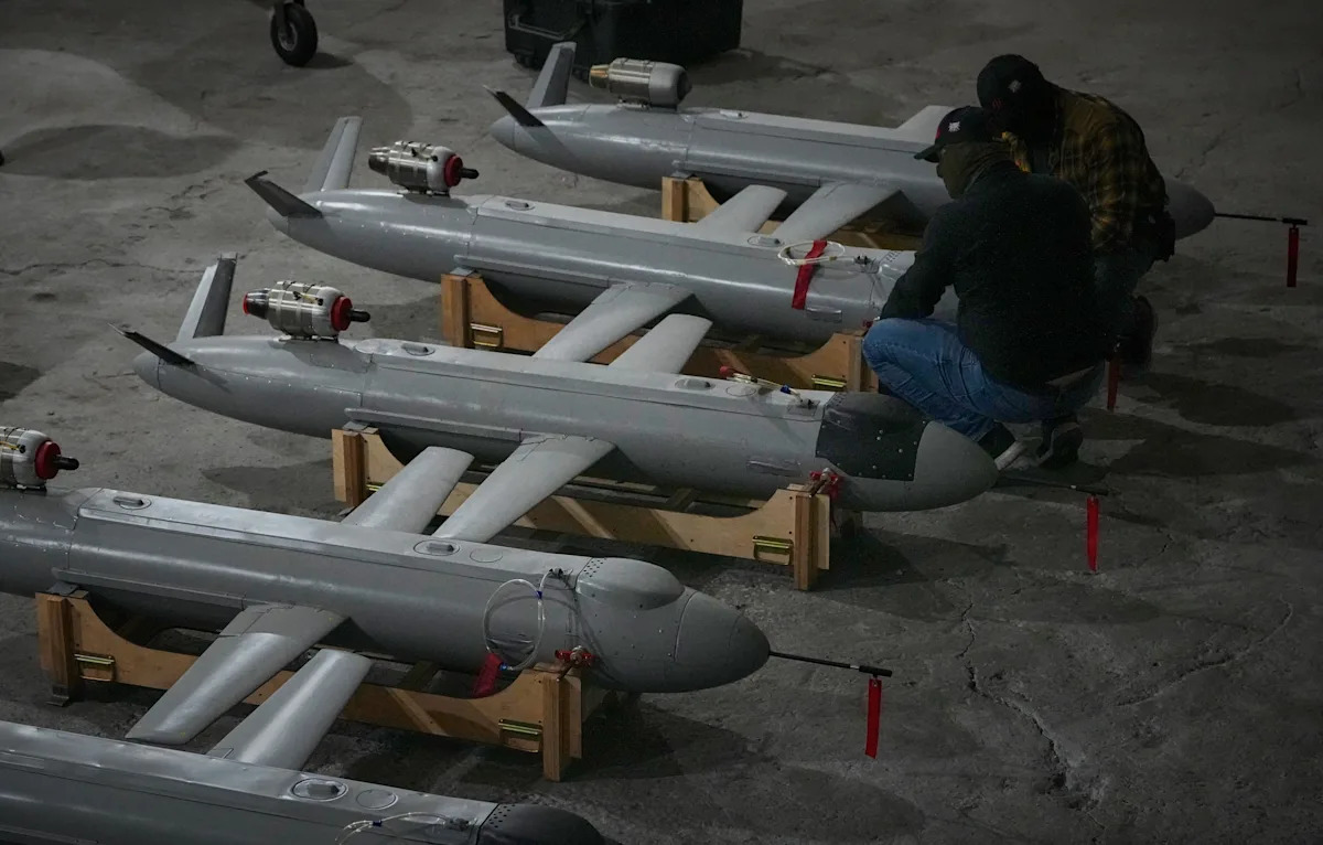Ataques de drones ucranianos matam uma pessoa e provocam incêndio em instalação de petróleo na Rússia