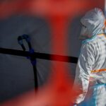 Autoridades de saúde se opõem ao plano dos EUA para tratar americanos expostos ao Ebola no exterior