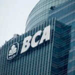 BBCA Terjun Bebas! Saham BCA Ambles ke Level 5.425, Kapitalisasi Pasar Susut e Transaksi Membludak