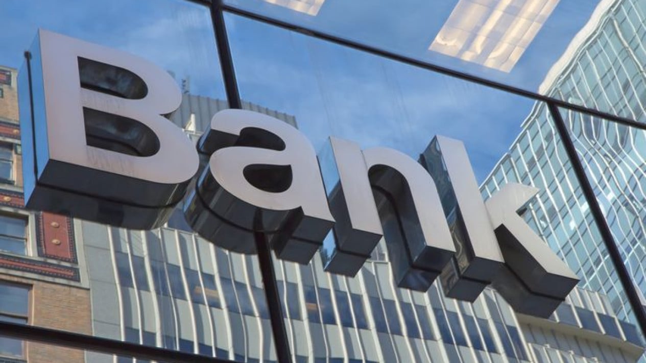 Banco Besar Mulai Gantikan Manusia com AI, mais de 7.000 Pekerja Jadi Korban