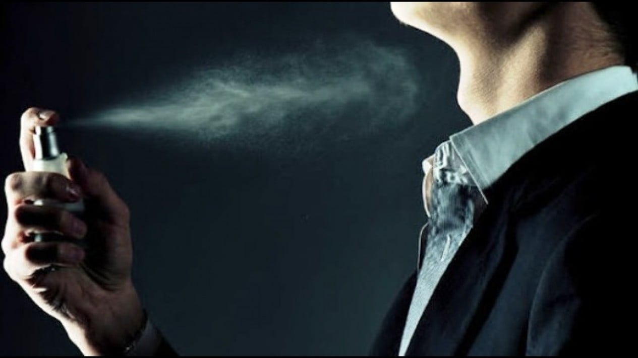 Benarkah Parfum Tidak Boleh Disemprotkan ke Leher?