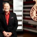 Bill Cody, locutor do Grand Ole Opry e reverenciada personalidade da rádio country WSM, morre aos 67 anos