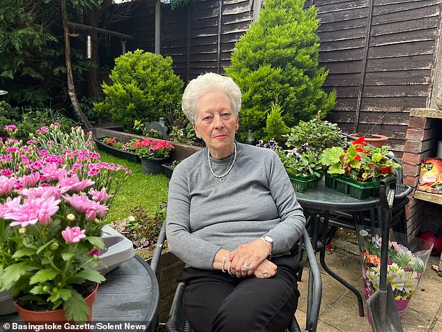 Rita Seymour, 79, foi banida para sempre de todas as lojas Sainsbury's do país depois de ser acusada de ser rude com os funcionários