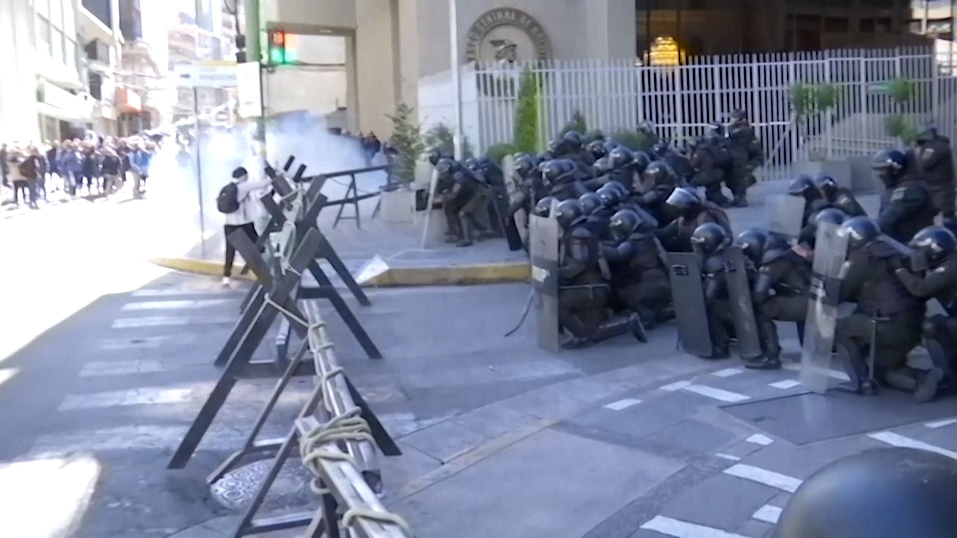 Bolívia declara estado de emergência para eliminar bloqueios de protestos